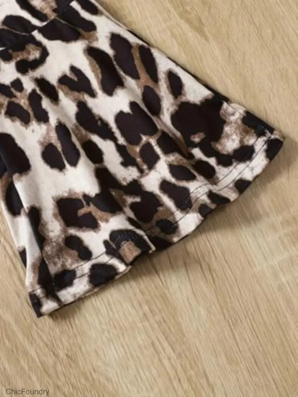 Toddler Girl Figure Graphic Drop Shoulder Top & Leopard Print Flared Pants Set